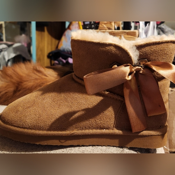 Paw by BEARPAW Amelia Boot Wool Liner, Bow In Hickory Size 8 NWOT - Picture 7 of 9